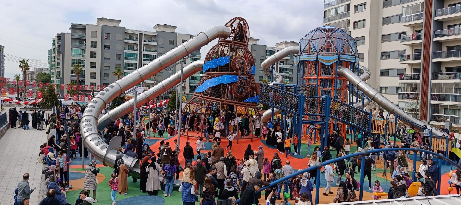 Türkiye'nin en büyük çocuk köyü Menemen'de